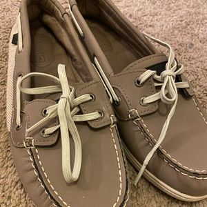 Sperrys 9.5 womens beige/creme colored